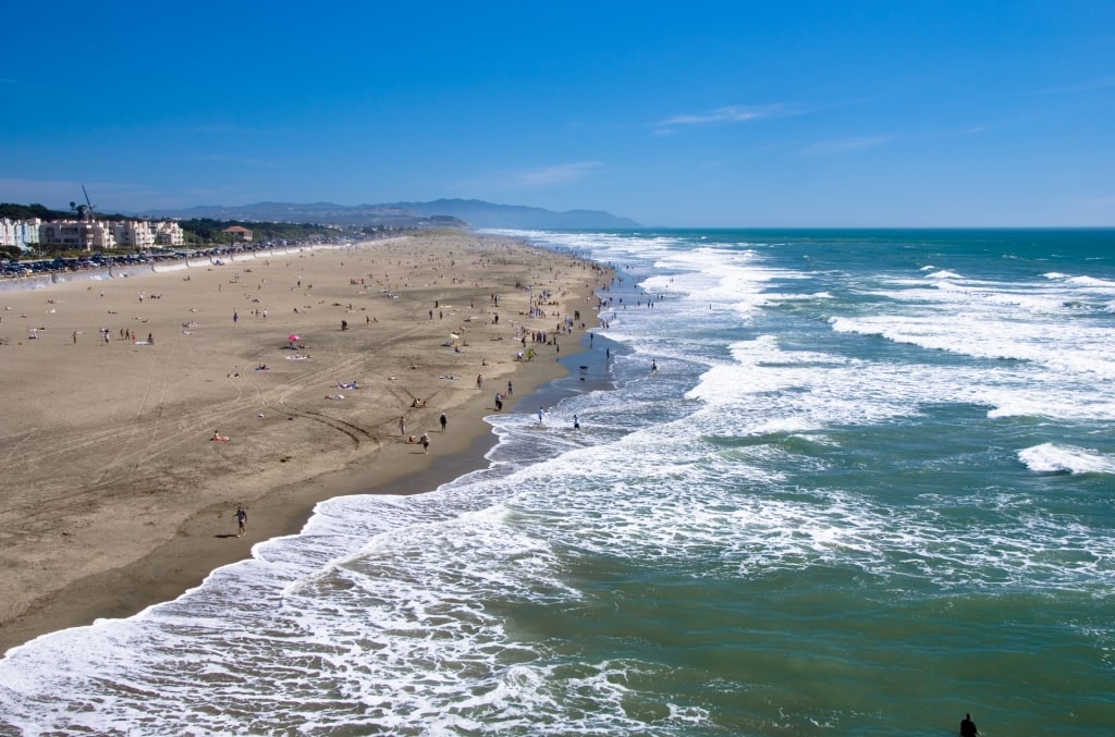 Large waves in Ocean Beach